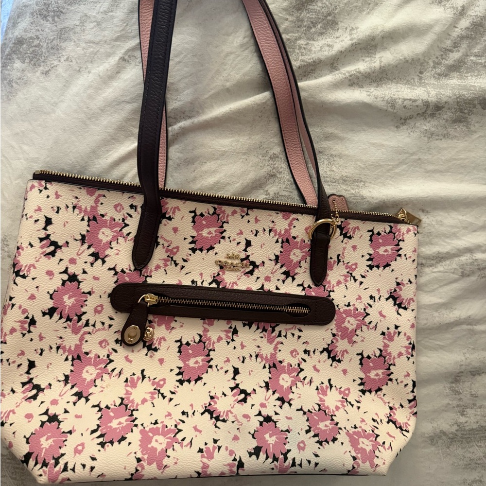 Floral Pink and Black Women's Tote Bag